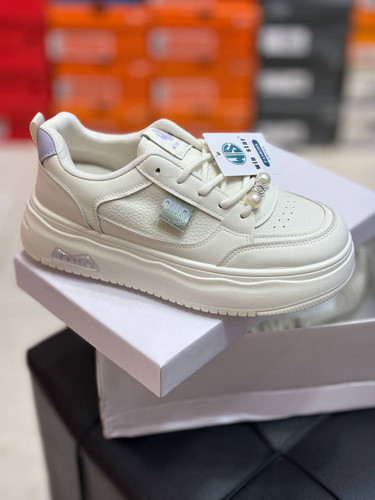 ونس کتونی زنانه اسپرت شیک وارداتی ضمانت بازگشت وجه { سبک و راحت }