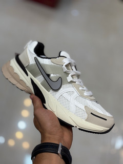 کفش نایک v2k